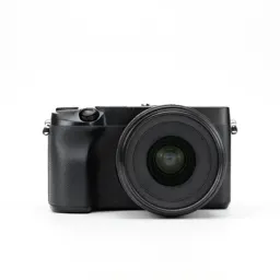 Mirrorless camera with a prime lens