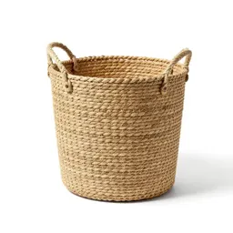 Laundry basket in seagrass