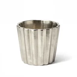 Ribbed candle holder