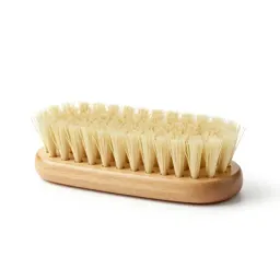 Natural bristle body brush