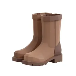Magnetic boot