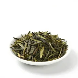 Mint tea poured from height