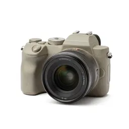 Mirrorless camera with a prime lens