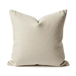 Linen cushion with a knife edge