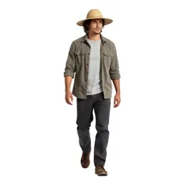 Wandering swordsman in a straw hat