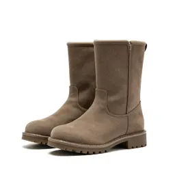 Magnetic boot