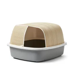 Litter box with a hood