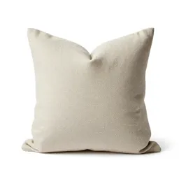 Linen cushion with a knife edge