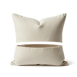 Linen cushion with a knife edge