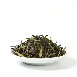 Mint tea poured from height