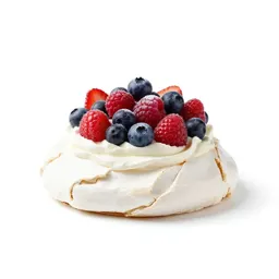 Pavlova with berries