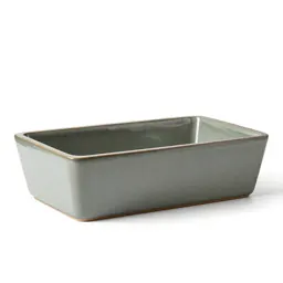 Raised garden bed