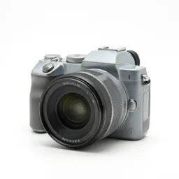 Mirrorless camera with a prime lens