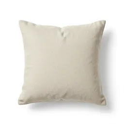 Linen cushion with a knife edge