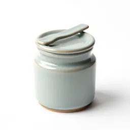 Paint tin with a lever lid