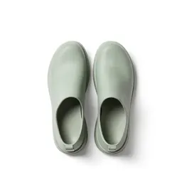 Walking shoe