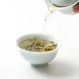 Mint tea poured from height