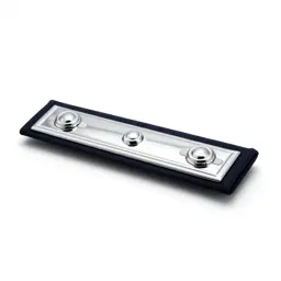 Shoulder board